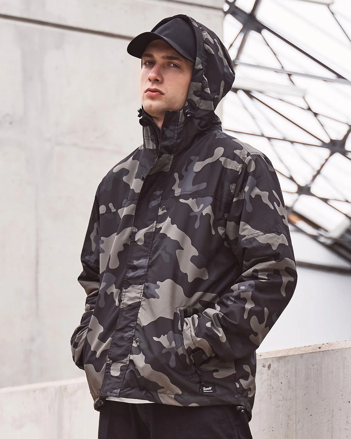 Frontzip tuulitakki - Tumma Camo